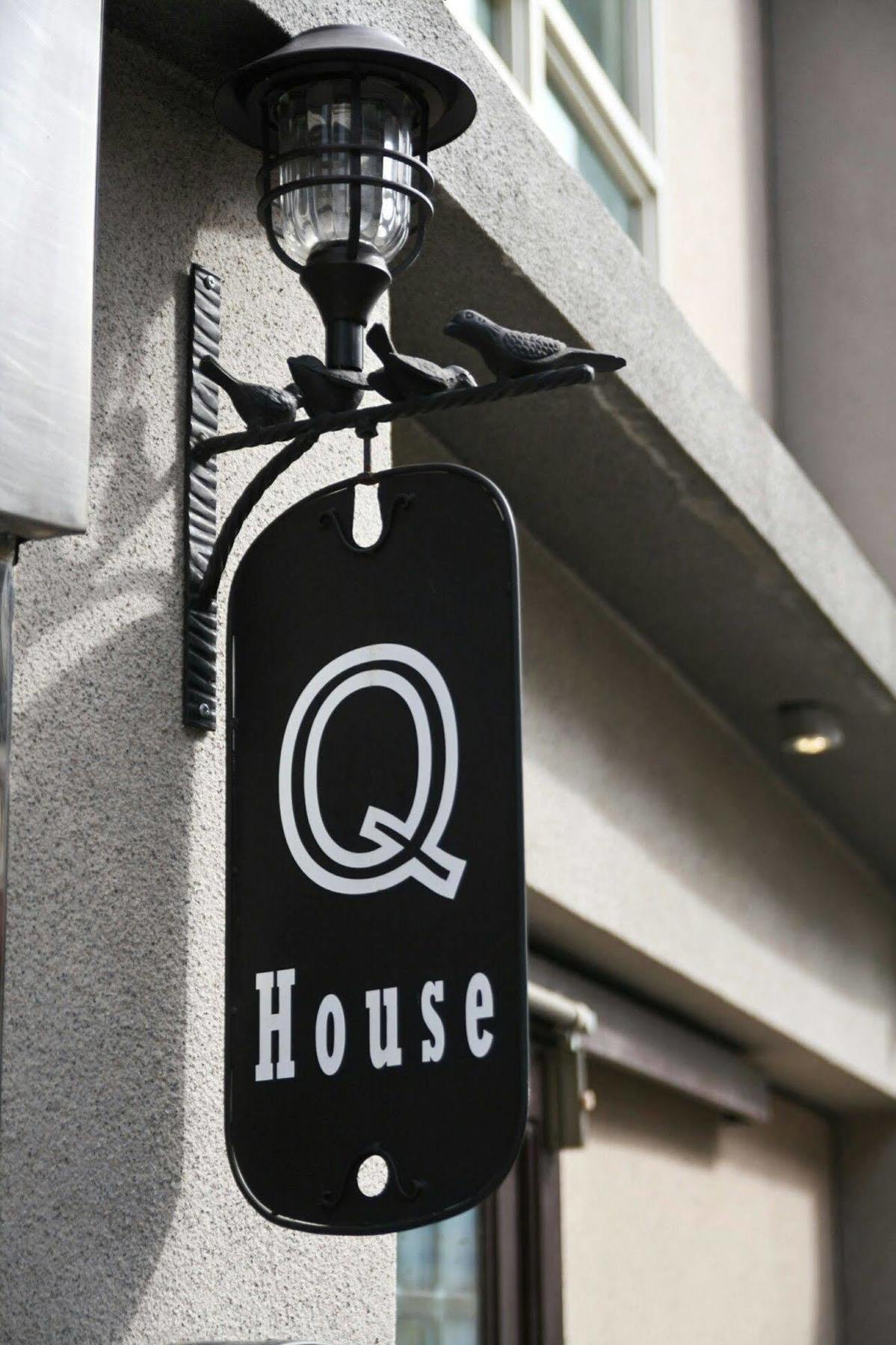 Q House Hotel Nantou Bagian luar foto
