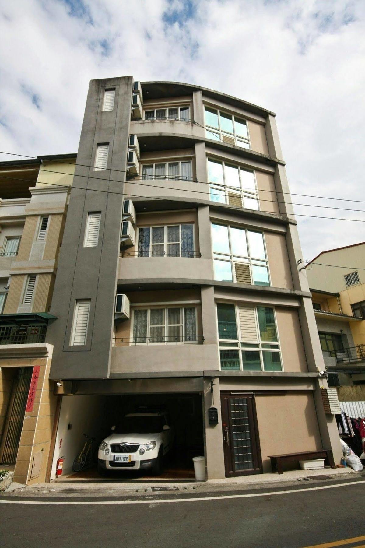 Q House Hotel Nantou Bagian luar foto